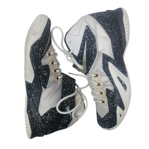 Nike LeBron Zoom Soldier 8 Men 10 White Black Oreo Speckled 688579-110 main image 8